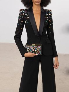 Le costume pantalon blazer Strass Diamonds pour femme est un tailleur pantalon de smoking sophistiqué et élégant qui rehaussera n'importe quelle tenue et vous permettra de vous démarquer dans la foule. Les détails perlés uniques ajoutent une touche de glamour et d'éclat, faisant de ce costume un incontournable pour toute femme avant-gardiste. Élevez votre style et démarquez-vous dans la foule avec ce tailleur pantalon sophistiqué et élégant pour femme . Les détails en perles uniques ajoutent une Beaded Blazer, Pant Suits For Women, Tuxedo Women, Slim Fit Blazer, Pantsuits For Women, Slim Fit Blazers, Polyester Pants, Bootcut Pants, Flare Trousers