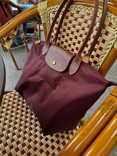 #longchamp #burgundy #fall #fashion Long Champ Bag Aesthetic, Burgundy Longchamp, Long Champ Bag, Long Champ, Burgundy Purse, Burgundy Bag, Burgundy Outfit, My Style Bags