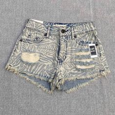 New With Tags Bullhead Distressed Denim Shorts Size 00 Pacsun High Rise Short Zebra Print Light Design Trendy Cotton Jeans For Beach, Trendy Summer Jeans For Vacation, Trendy Summer Vacation Jeans, Summer Beach Cotton Jeans, Trendy Beach Jeans For Spring, Trendy Summer Beach Jeans, Trendy Jeans For Beach In Spring, Trendy Jeans For Beach In Spring Season, White Casual Jeans For Beach