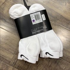 Nike Everyday Cotton Cushioned Low Women’s White/Blk 6 Pairs Socks Set. Brand New With The Tag Authentic Unisex Nike Training Socks With Dri-Fit Technology. Size L: Men’s 8-12; Women’s 10-13; Size M: Men’s 6-8; Women’s 6-10; Casual White Nike Socks, School Shorts, High School Outfits, Cute Nike Outfits, Nike Elite Socks, Nike Classic, Trendy Outfits For Teens, Nike Accessories, Nike Training