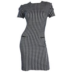 Stylish vintage 90s black and white gingham cotton bodcon dress! Features a flattering allover gingham / checkered print. Zippered pocket at each side of the waist (functional). Fantastic fit that stretches to fit the body. Hidden zipper up the back with hook-and-eye closure. Great belted or alone. Can easily transition from day to evening. Perfect with flats, sandals or wedges for day, and heels or boots for evening. In great condition. Approximately Size Medium / Large (lots of stretch) Measur Net Puff Sleeves, Black Lace Evening Gown, Black And White Cocktail Dresses, Vintage Cotton Dress, White Vintage Dress, Classy Clothes, Bodycon Cocktail Dress, White Cocktail, Fantasy Wardrobe