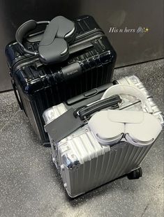 Rimowa Suitcase, Louis Vuitton Aesthetic, Cute Luggage, Airport Aesthetic, Airport Outfits, Travel Picture Ideas, Life Vision Board