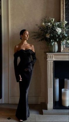 A black dress can be both formal and festive! Discover how to up the ante for your next black-tie wedding invitation. Timeless Black Dress, Classy Event Outfit, Black Gown Aesthetic, Bridesmaid Dresses Aesthetic, Fancy Event Outfit, Black Gown Elegant Classy, Black Tie Aesthetic, Wedding Guest Winter, Classy Bridesmaid Dresses