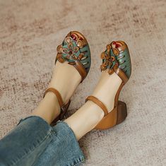 Gender: Women Item Type: Sandals Main Material: Cow Leather Style: Casual, Classic, Retro Season: Summer Heel Type: Wedge Outsole Material: Rubber Heel Height: Mid-Heel (4 cm) Size Length cm inch 35 22.5 8.86 36 23 9.06 37 23.5 9.25 38 24 9.45 39 24.5 9.65 40 25 9.84 Summer Retro, Summer Heels, Leather Wedge Sandals, Retro Color, Leather Wedges, Rubber Heels, Retro Stil, Mid Heel, Sandals Summer