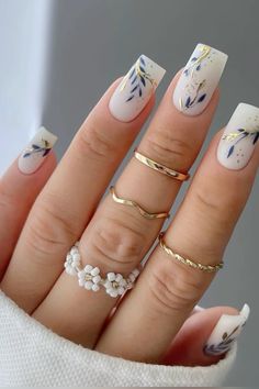 Square Nail Designs Flowers, Square Winter Nails, Anniversary Nails Ideas, Simple Flower Nail Art, Floral Nails 2024 Trends, Spring Floral Nails 2024, Special Nails, Bride Nails