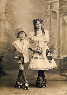 bc30 Vintage Children Photos, Old Photographs, Old Fashion, Roller Derby, Roller Skate, Vintage Portraits, Roller Skates, 영감을 주는 캐릭터, Vintage Pictures