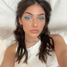 Swag Makeup, Smink Inspiration, Dope Makeup, Makeup Eye Looks, Blue Eyeshadow, Blue Makeup, Prom Makeup, Makeup Eyeliner, Eyeshadow Looks