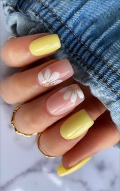 Unghie Sfumate, Nails Dip, Spring Acrylic Nails, Art 2024, Coffin Shape, Nails Black, Short Acrylic Nails Designs, Yellow Nails, Nails Coffin