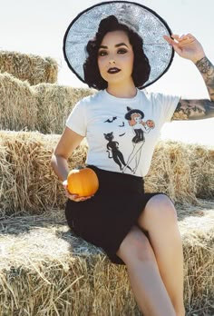 Trick or Treat Tshirt in Cream Size SMLXL2XL Halloween | Etsy Halloween Decor Diy, Yennefer Of Vengerberg, Halloween Tattoo, Halloween Top, Diy Halloween Decor, Halloween Vintage, Psychobilly, Halloween Fashion, All Hallows Eve