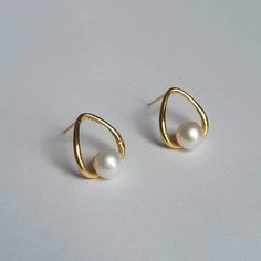 DESCRIPTION: These elegant gold pearl stud earrings feature luminous pearls set in a delicate gold base, perfect for bridal wear or everyday elegance. Timeless and versatile, these earrings add a touch of luxury to any outfit.  BEST FEATURES:  Classic pearls and gold design complement any bridal or everyday look.  Made from premium pearls and durable gold for lasting wear.  Suitable for weddings, casual outings, or formal events, adding sophistication to any outfit.  Lightweight and easy to wear Bridal Pearl Jewelry, Pearl Bridal Jewelry, Jewelry Elegant, Everyday Elegance, Pearl Set, Earrings Wedding, Bridal Pearls, Bride Jewellery, Everyday Earrings