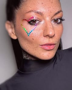 Pride Gems On Face, Pride Face Gems, Pride Makeup Ideas Glitter, Pride Rhinestone Makeup, Rainbow Gem Makeup, Pride Makeup With Gems, Pride Glitter Makeup, Pride Makeup Gems, Pride Make Up Looks