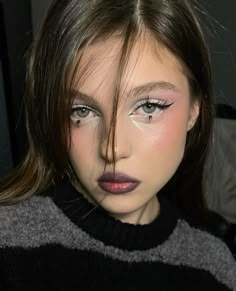 No Eyebrow Makeup Look, White Liner Makeup Looks, No Eyebrows Makeup, No Eyebrows, Makeup Layout, Maquillage On Fleek, Eyebrows Makeup, Rhinestone Makeup, Inspiration Tattoos