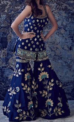 Long Kameez, Indian Outfits Modern, Vestido Charro, Sharara Designs, Indian Outfits Lehenga, Traditional Indian Dress, Wedding Clothing, Salwar Kamiz