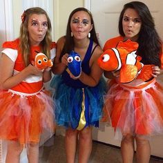 three girls dressed up as nemo and dory from the movie finding nemo