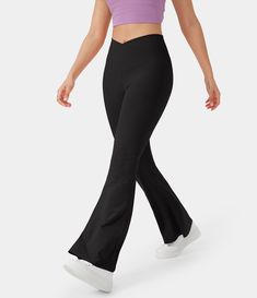 Black Flared Leggings, Outfit Yoga, Flared Leggings, Leggings With Pockets, Legging Outfits, Black Flare, Gym Leggings, Flare Leggings, Back Pocket