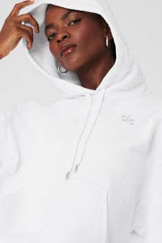 Accolade Hoodie - White | Alo Yoga The Accolade, Womens Onesie, Obx Dr, Womens Capris, School Clothes, Beach Lover, Womens Wellness, Yoga Tops, Alo Yoga