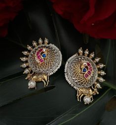 Punjabi Earrings, Pakistani Earrings, Kundan Earrings, Kundan Necklaces, Whats App, Gold Jewelry Fashion, Look Alike, Jewelry Earrings Studs, Jewelry Pieces