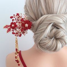 Check out this item in my Etsy shop https://www.etsy.com/listing/865293466/chinese-wedding-red-hairpin-accessory Chinese Bridal Hair, Red Flower Wedding, Asian Wedding Hair, Cheongsam Wedding, Wedding Hairstyles With Crown, Flower Wedding Hair, Wedding Hair Trends, Wedding Hair Pin, Bridal Hair Pin