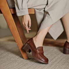 These loafers are designed in a timeless, minimal silhouette, so you'll be sure to wear them often. Made from soft leather, soft bottom that ensure all-day comfort. Wear yours with tailoring and denim alike. Color: Brown/BlackMaterial: CowhideLining: Genuine LeatherInsole: Genuine LeatherSole: RubberHeels: 5cm/1.97"Fit: Medium to Wide, Runs Normal.Origin: Made in China Production Time: About 3-5days (Any exceptional case will email you, Please pay attention to your email left) Shipping Time: Fre Penny Loafers For Women, Loafers Brown, Oxford Boots, Chunky Loafers, Chunky Heels Sandals, Color Coffee, Sandals Slippers, Women Oxford Shoes, Summer Color