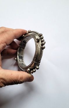 Old articulated silver bracelet - Berber from the AKKA / TATA region - Morocco Early 20th century Inner diameter: 5.9 cm Width: 1.5cm Total Weight (Gr.): 95.40 grams Feel free to contact me for any question about this item, I will be happy to answer you as soon as possible. Visit my Etsy Shop: https://www.etsy.com/fr/shop/TIFINAGH Réf : SMB039 Chunky Silver Jewellery, Jewelry Bracelets Silver, Wedding Jewelry Bracelets, Wedding Bracelet, Early 20th Century, Wedding Jewelry, Silver Bracelet, Silver Jewelry, Jewelry Bracelets