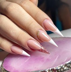 Com a grande procura por alongamentos de unhas, muitas manicires estão tendo uma nova oportunidade de crescer e alavancar sua carreira. -E para se capacitar, uma ótima indicação é o Curso Escola Designer de Unhas que mostra absolutamente todos os detalhes para você se tornar uma designer de unhas completa, e fazer alongamentos de unhas perfeitos. CLIQUE NO PIN PARA SABER MAIS !! Color For Nails, Long Stiletto Nails, Purple Acrylic Nails, May Nails, Glittery Nails, Stiletto Nails Designs, Simple Acrylic Nails, Ombre Nail Designs, Coffin Shape Nails