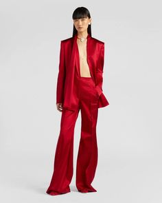 Calça flare de cetim | Genny Flared Pants, Bosnia And Herzegovina, Flare Pants, Trousers, Satin, Pants, Red