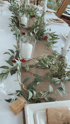 #christmas #nyeve #festivatable #christmasinspo #decoinspo Christmas Table Settings Summer, Green And White Christmas Table, Christmas Table Settings Australian, Australian Christmas Decor Ideas, Easy Christmas Table Decor, Australian Christmas Table, Christmas Australia, Christmas Centre Pieces, Christmas Decorations Australian