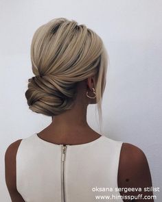 Fashionista Aesthetic, Classic Wedding Hair, Classic Updo, Wedding Hair Inspiration, Penteado Cabelo Curto, Wedding Hairstyles Updo, Wedding Updo, Wedding Hairstyles For Long Hair, Bridal Hair And Makeup