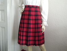 50s-60s mod skirt pleated red skirt TREVIRA spring skirt plaid checkered skirt accordion skirt preppy college skirt british style wool skirt, 45% wool. YOU WILL RECEIVE FREE SHIPPING IF YOU BUY THIS ITEM VERY GOOD VINTAGE CONDITION (beautiful as new) but the skirt is not dry clean.  measurements lying flat : waist :35 cm (14 inches)  hips :free total lenght :66 cm (26 inches) College Skirt, Mod Skirt, Skirt Preppy, Accordion Skirt, Spring Skirt, Preppy College, Checkered Skirt, Skirt Pleated, 60s Mod