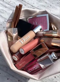 Trucco Glam, Maquillage On Fleek, Alat Makeup, Makeup Bag Essentials, Smink Inspiration, Basic Makeup, Fancy Makeup, Dior Makeup, Makeup Needs