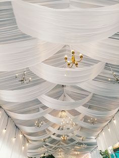 Tenda wedding Ceiling Event Decoration, Wedding Decor Draping, Ceiling Decorations Wedding, Wedding Dekorasi, Dekorasi Wedding, Wedding Ceiling Decorations, Wedding Tent Decorations, Simple Stage Decorations