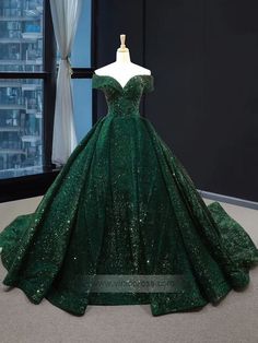 Off the Shoulder Green Prom Dresses Plus Size Vintage Ball Gowns FD130 – Viniodress Dream Dress Prom, Emerald Green Ball Gown, Green Ball Gown, Baju Kahwin, Vintage Ball Gowns, Princess Prom Dresses, Green Prom, Dresses Green, Plus Size Vintage