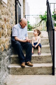 Grandfather Pictures, Grandfather Photography, Grandpa Pictures, Talking Photography, Grandparents Photo Frame, Grandkids Photography, Grandparents Photography, Grandparent Photo, Photography Poses Family