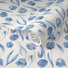 a blue and white floral wallpaper with large flowers on the back half of it