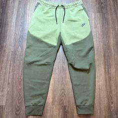 ***New With Tags*** Nike Tech Fleece Joggers Olive Green Alligator Cu4495-222 Men’s Size Xl Green Nike Joggers With Pockets, Nike Green Joggers With Pockets, Green Sportswear Pants With Pockets, Green Athleisure Sweatpants For Outdoor, Nike Green Sportswear Pants, Nike Joggers With Pockets For Fall, Nike Casual Sweatpants For Outdoor, Green Joggers With Side Pockets For Outdoor, Green Outdoor Joggers With Side Pockets