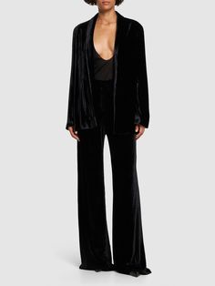 Side zip closure. Model is wearing a size38 Velvet Wide Leg Pants, Black Velvet Leggings, Satin Trousers, Velvet Leggings, Pitch Perfect, Flat Espadrilles, Shearling Jacket, Ski Wear, Straight Pants