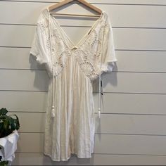 Rip Curl Rhodes Dress Women’s Size Medium - Nwt - Cream New With Tags Boho Style Cream Color Crochet Look To Front Flat-Lay Measurements Approx: 18.5" Armpit To Armpit Shoulder To Hem 38" Smoke Free Home Short Sleeve Dress With Lace Trim For Beach, Vacation Tunic Dresses With Lace Trim, Off White Lace Trim Dress For Vacation, Bohemian Mini Dress With Lace Trim For Beach Cover-up, Off-white Bohemian Mini Dress For Brunch, Off White V-neck Mini Dress For Beach, Bohemian Mini Dress With Lace Trim For Beach, Off White Bohemian Mini Dress For Brunch, Off White Bohemian Beach Mini Dress