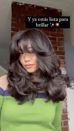 Feather Layer Haircut Short, Layered Hair Cuts For Thick Wavy Hair, Butterfly Layers Hair Medium With Bangs, Medium Hair With Bangs Round Face, Wolf Cut With Bangs Medium Hair, 90s Lob Haircut Medium, Voluminous Hair Cuts, Butterfly Layers Haircut, Volume Haircut