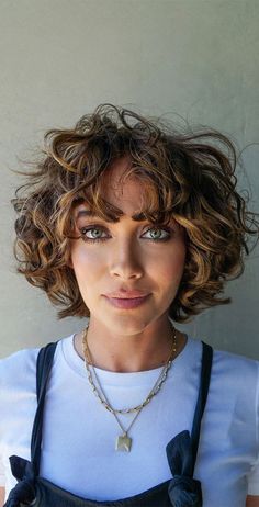 Short Wavy Haircuts, Bob Haircut Curly, Short Curly Bob, Natural Curls Hairstyles, Short Wavy Hair