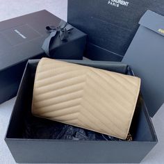 Size: 22.5cm*14cm*4cm It comes with Dust box, Care manual, Tag, and Paper bag. High-end Beige Bag For Gift, Designer Beige Box Bag For Gift, High-end Beige Rectangular Flap Bag, Designer Envelope Shoulder Bag For Gift, Designer Envelope Shoulder Bag As Gift, High-end Beige Rectangular Box Bag, Designer Rectangular Clutch For Travel, Designer Envelope Clutch For Daily Use, High-end Rectangular Beige Box Bag