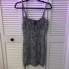 Black And Tan Animal Print Dress Adjustable On The Top Because Of The Tie Nwt! Affordable Forever 21 Cotton Mini Dress, White Wrap Dress, Coctail Dresses, Yellow Floral Dress, Animal Print Dress, Short Sleeve Mini Dress, Peasant Dress, Cute Summer Dresses, Black N White Dress