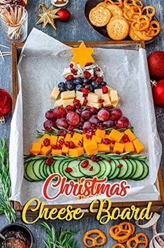 Cuchutery Board Christmas, Christmas Tree Charturie Boards, Christmas Tree Chacutery Boards, Christmas Chauctier Board, Carchurie Boards Christmas, Christmas Chacutery Boards, Christmas Carcurie Board, Friendsmas Party Ideas Food, Charcuterie Board Christmas Tree