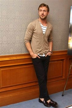 Consider pairing a tan cardigan with black jeans for a Sunday lunch with friends. Channel your inner Ryan Gosling and opt for a pair of dark brown leather loafers to class up your look.  Shop this look for $119:  http://lookastic.com/men/looks/dark-brown-loafers-black-jeans-tan-cardigan-white-and-black-crew-neck-t-shirt/5147  — Dark Brown Leather Loafers  — Black Jeans  — Tan Cardigan  — White and Black Horizontal Striped Crew-neck T-shirt Ryan Gosling Style, Райан Гослинг, Loafers Outfit, Brown Loafers, Traje Casual, Outfit Jeans, Mens Cardigan, Ryan Gosling