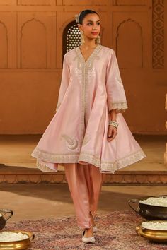 Blush pink short anarkali, adorned with kashmiri tilla, parsi gara embroidery and highlighted with basra moti. Paired with a dogri salwar and embroidered border dupatta. - Aza Fashions Pink Anarkali, Salwar Pattern, Embroidered Shorts, Silk Organza, Indian Designer Wear, Girls Fashion Clothes, Pink Shorts, Indian Design, Designer Wear