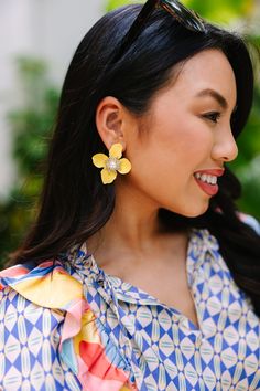 These earrings are just so cute! That pearl center surrounded by those little rhinestones are the perfect combination! These beauties are going to look fab with so many outfits this summer! Elegant Yellow Flower Earrings For Summer, Elegant Yellow Earrings For Spring, Chic Yellow Earrings For Spring, Chic Yellow Earrings For Summer, Many Outfits, Yellow Turquoise, Mint Julep Boutique, Mint Julep, Yellow Flower