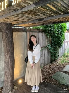 Aesthetic Korean Fashion, Skirt Outfits Korean, Japanese Minimalist Fashion, Skirt Ootd, Outfits Black Women, Fashion Outfit Ideas, Long Skirt Fashion