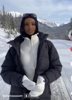 Raining Outfit, Hijabi Winter Outfits, Ski Trip Outfit, Outfits Muslim, Ski Aesthetic, Hijabi Fits, Mode Turban, Love Winter, Ski Outfit