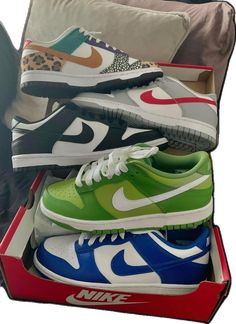 Sneakerhead Room, Pretty Sneakers, Real Fashion, Trendy Shoes Sneakers, Nike Shoes Girls, Pretty Shoes Sneakers, Jordan Shoes Retro, All Nike Shoes, Shoes Outfit Fashion