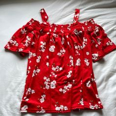 Cute Floral Off The Shoulder Top, Never Worn. Red Trendy Blouse For Vacation, Trendy Red Blouse For Vacation, Red Short Sleeve Top With Floral Print, Red Floral Print Short Sleeve Tops, Red Short Sleeve Tops With Floral Print, Red Summer Blouse For Vacation, Red Summer Top For Day Out, Summer Vacation Red Blouse, Red Tops For Summer Day Out