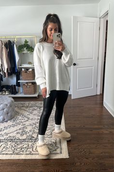 Sweatshirt Leggings Boots Outfit, Leggings With Knit Sweater, Tunic Sweater With Leggings, Oversized Sweater Leggings Outfit, Fitted Tunic Sweater With Leggings, Weekend Outfit, Outfits With Leggings, Work Fashion, Comfy Outfits